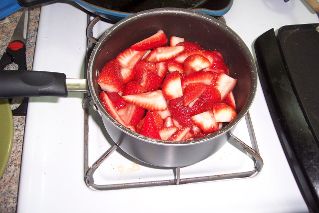 strawberries on the stove